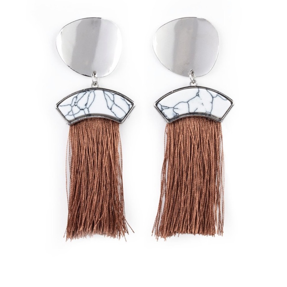 NWT Paparazzi Post Earrings